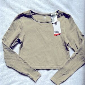 NWT H&M Ribbed Long Sleeve Crop Top